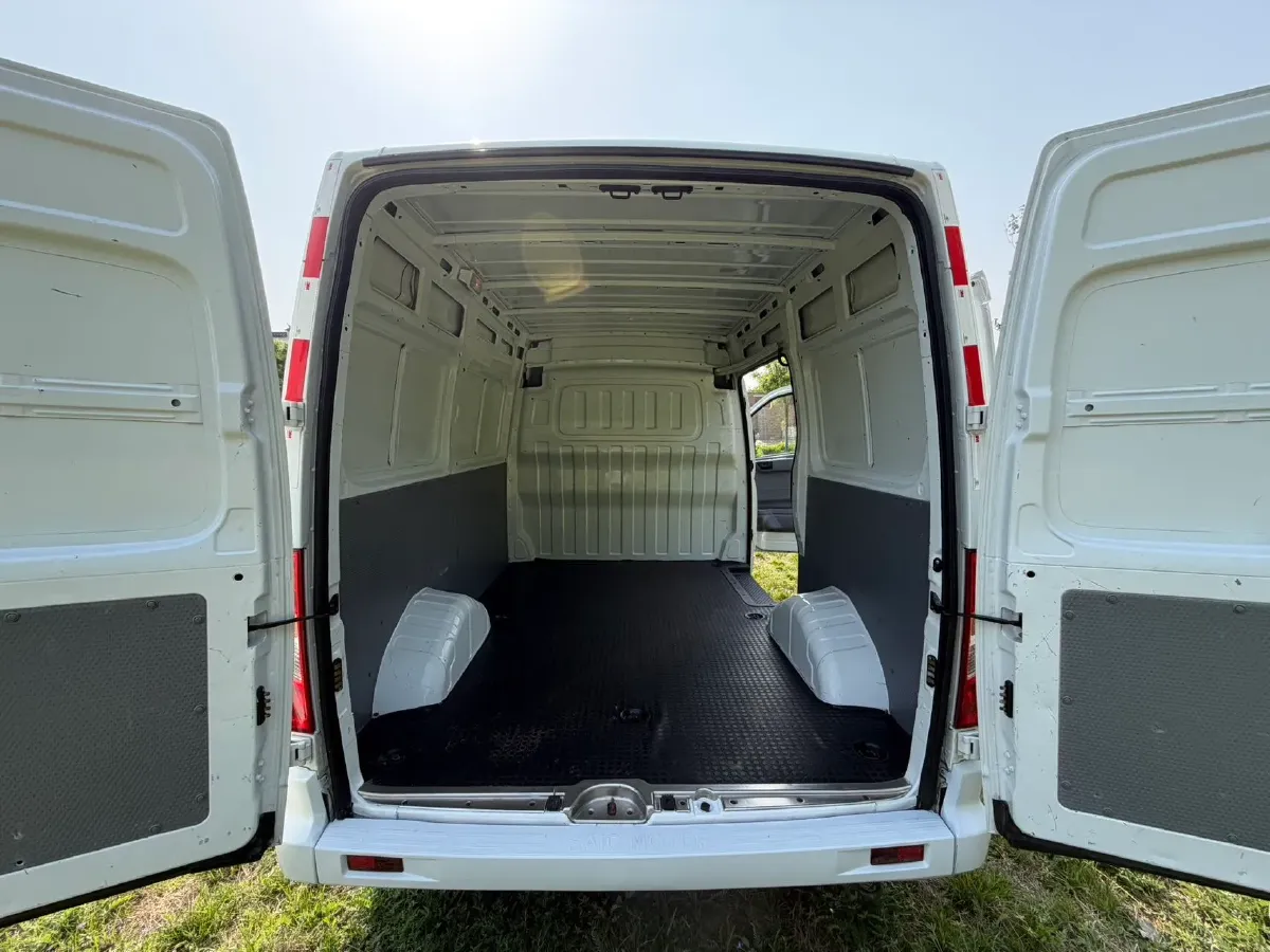 2021 MAXUS XinTu V80 2.0T 127HP L4 6MT,autocango,china used car exporter,china ev exporter,chinese used car exporter,chinese used ev exporter