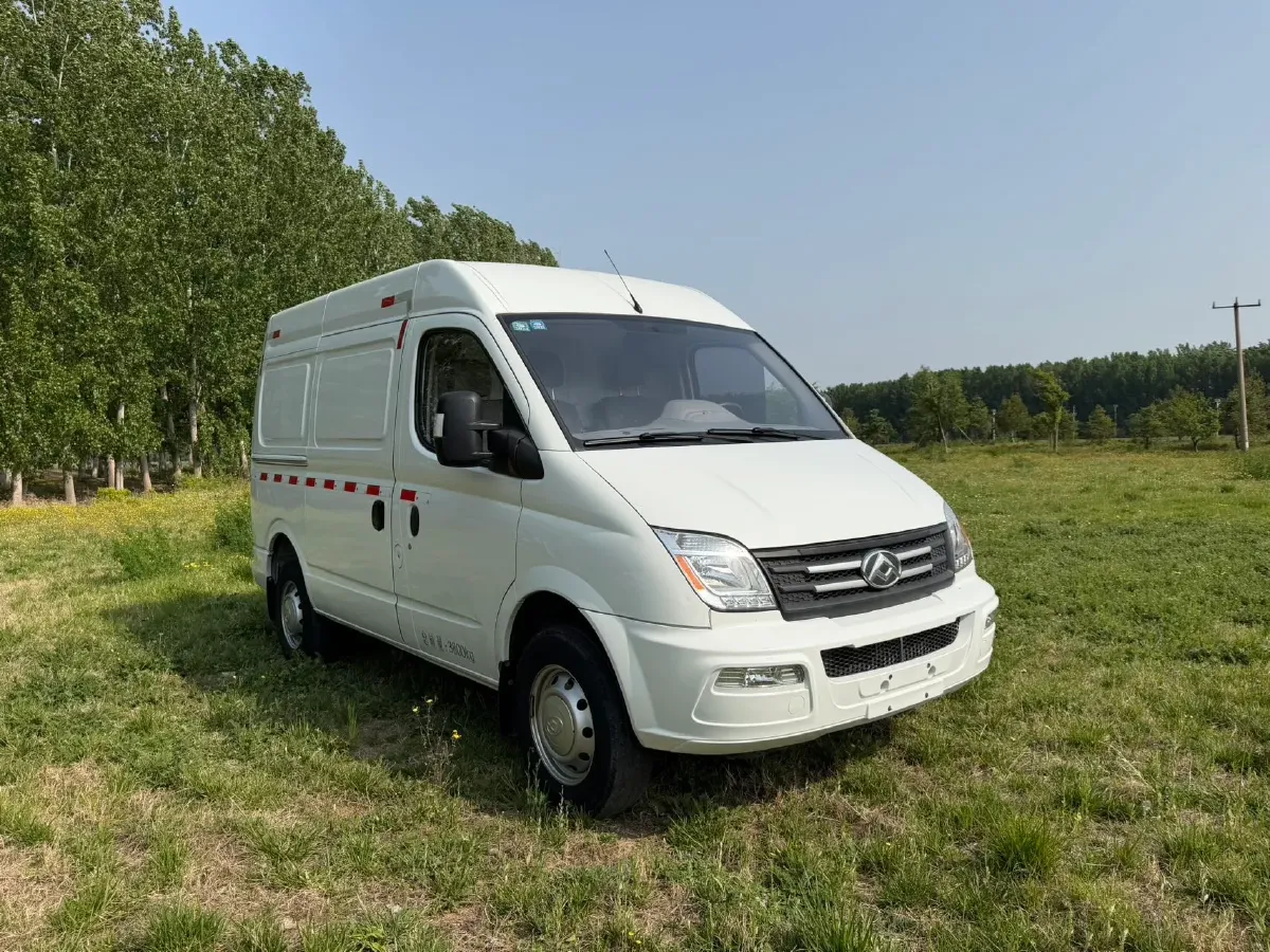 2021 MAXUS XinTu V80 2.0T 127HP L4 6MT,autocango,china used car exporter,china ev exporter,chinese used car exporter,chinese used ev exporter