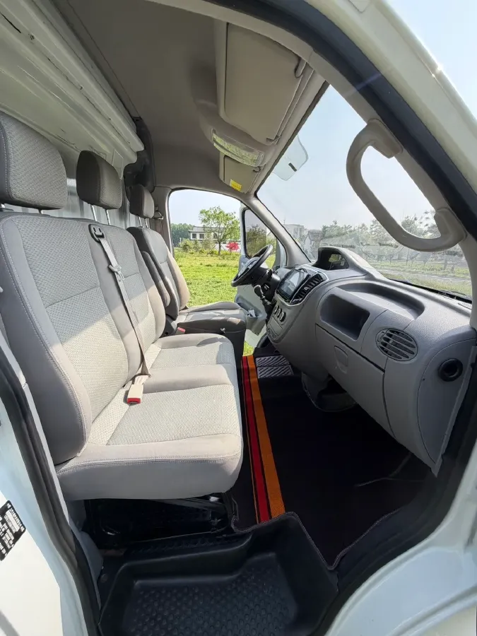 2021 MAXUS XinTu V80 2.0T 127HP L4 6MT,autocango,china used car exporter,china ev exporter,chinese used car exporter,chinese used ev exporter