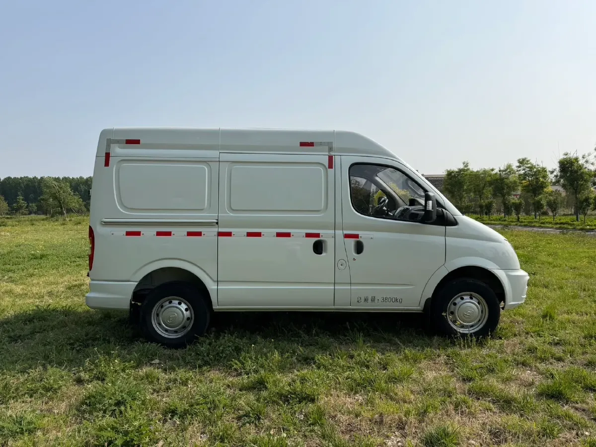 2021 MAXUS XinTu V80 2.0T 127HP L4 6MT,autocango,china used car exporter,china ev exporter,chinese used car exporter,chinese used ev exporter