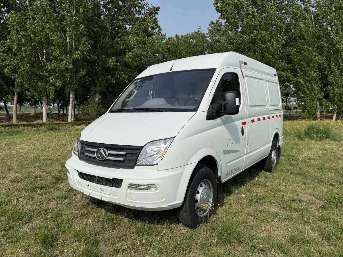 2021 MAXUS XinTu V80 2.0T 127HP L4 6MT,autocango,china used car exporter,china ev exporter,chinese used car exporter,chinese used ev exporter