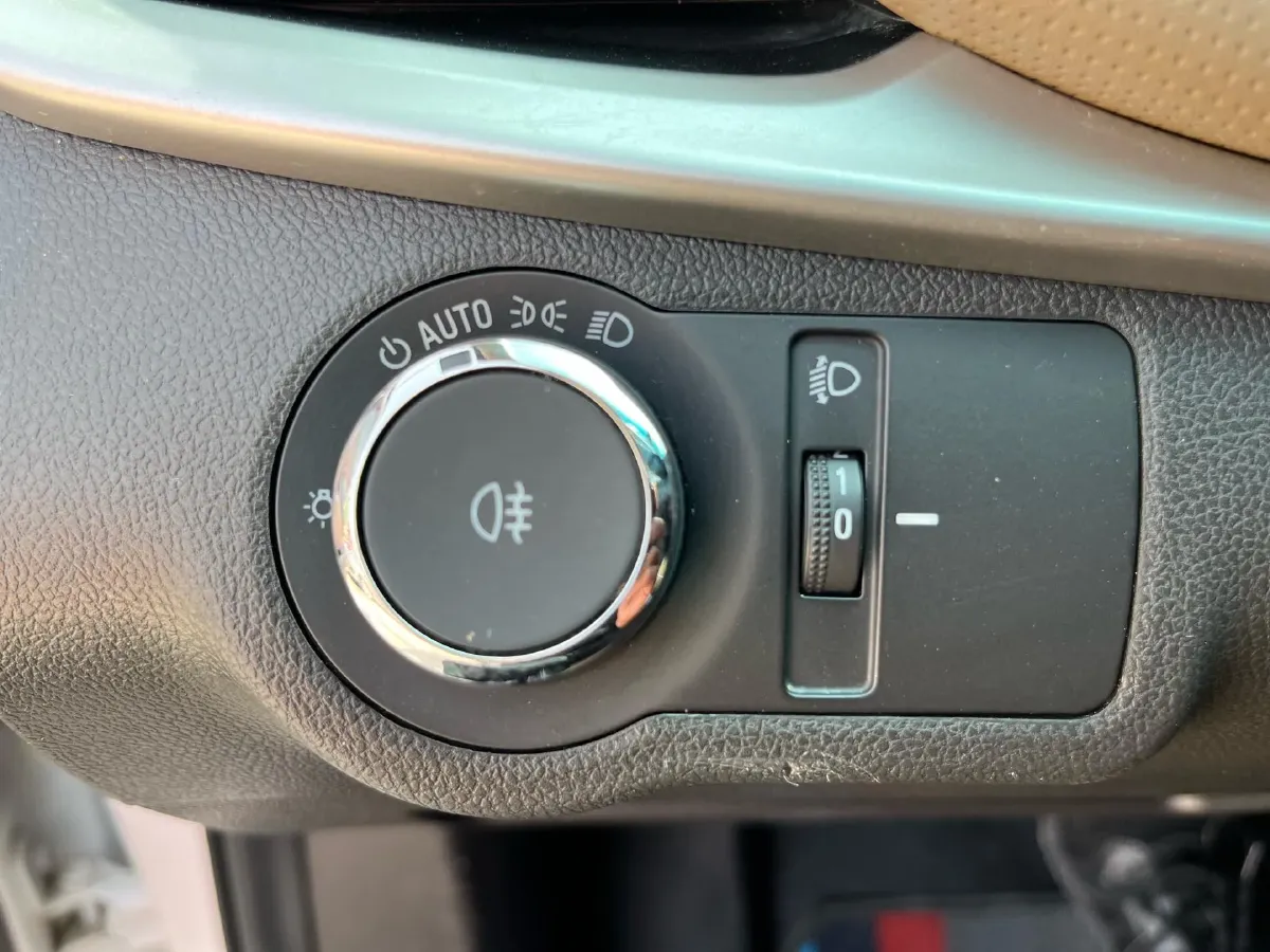 2021 Chevrolet Monza 1.5L 113HP L4 6AT,autocango,china used car exporter,china ev exporter,chinese used car exporter,chinese used ev exporter