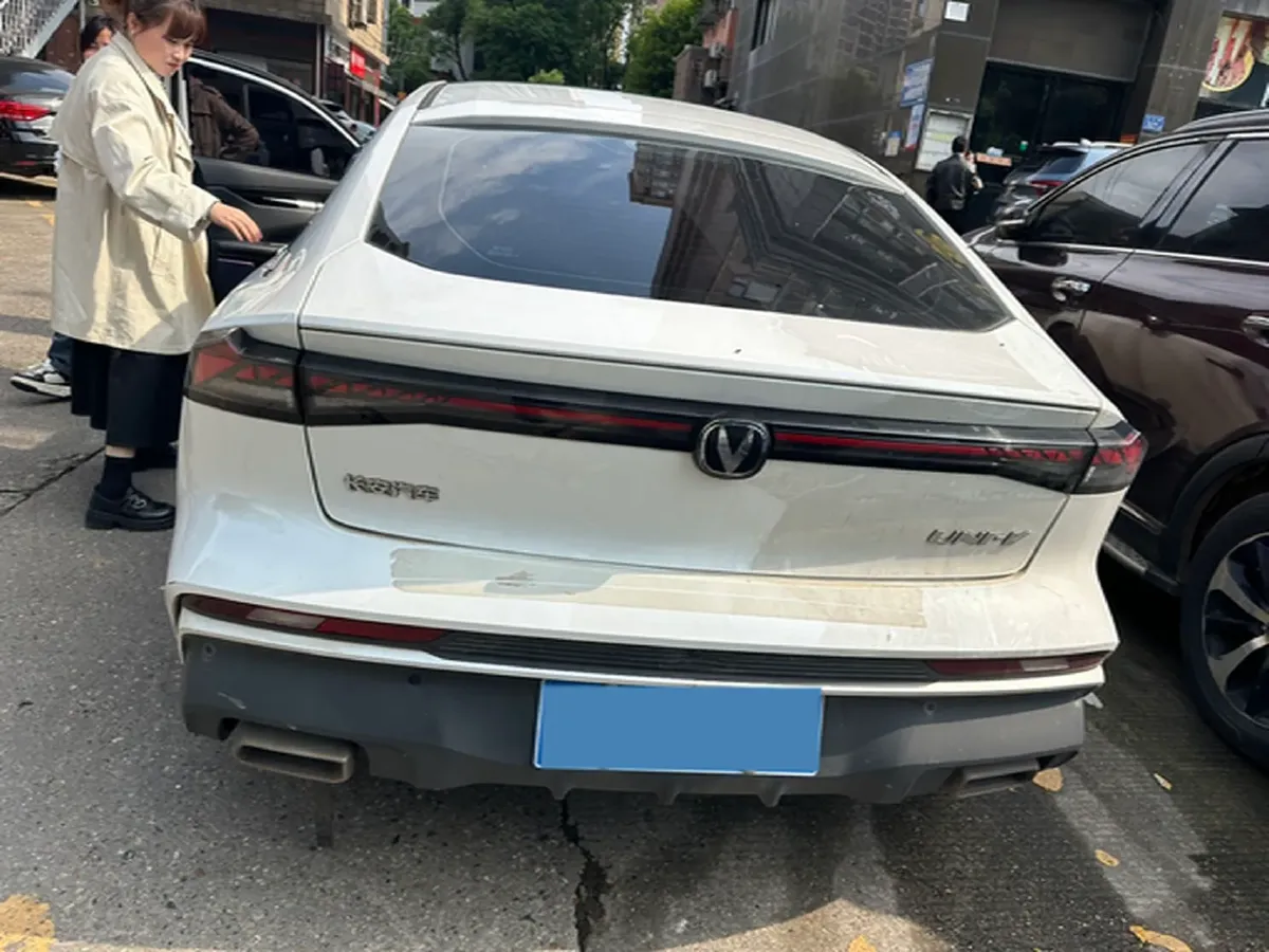 2024 ChangAn UNI-V 1.5T 188HP L4 7DCT,autocango,china used car exporter,china ev exporter,chinese used car exporter,chinese used ev exporter