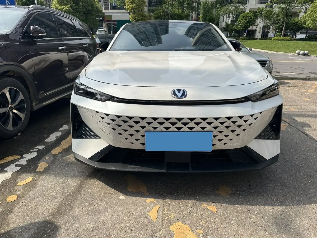 2024 ChangAn UNI-V 1.5T 188HP L4 7DCT,autocango,china used car exporter,china ev exporter,chinese used car exporter,chinese used ev exporter