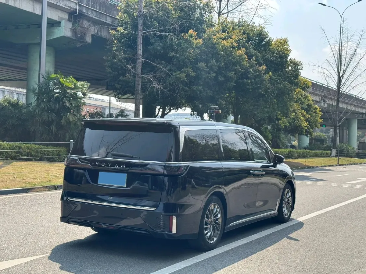 2022 Voyah Dream 1.5T 136HP L4 PHEV 25.57KWH,autocango,china used car exporter,china ev exporter,chinese used car exporter,chinese used ev exporter