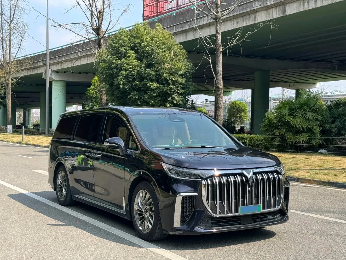 2022 Voyah Dream 1.5T 136HP L4 PHEV 25.57KWH,autocango,china used car exporter,china ev exporter,chinese used car exporter,chinese used ev exporter