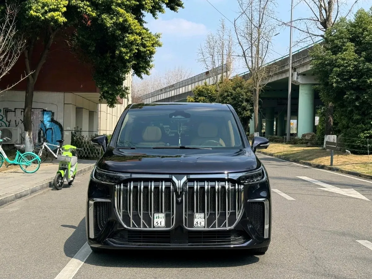 2022 Voyah Dream 1.5T 136HP L4 PHEV 25.57KWH,autocango,china used car exporter,china ev exporter,chinese used car exporter,chinese used ev exporter