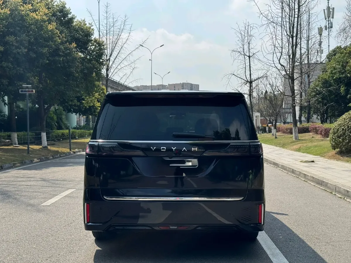 2022 Voyah Dream 1.5T 136HP L4 PHEV 25.57KWH,autocango,china used car exporter,china ev exporter,chinese used car exporter,chinese used ev exporter