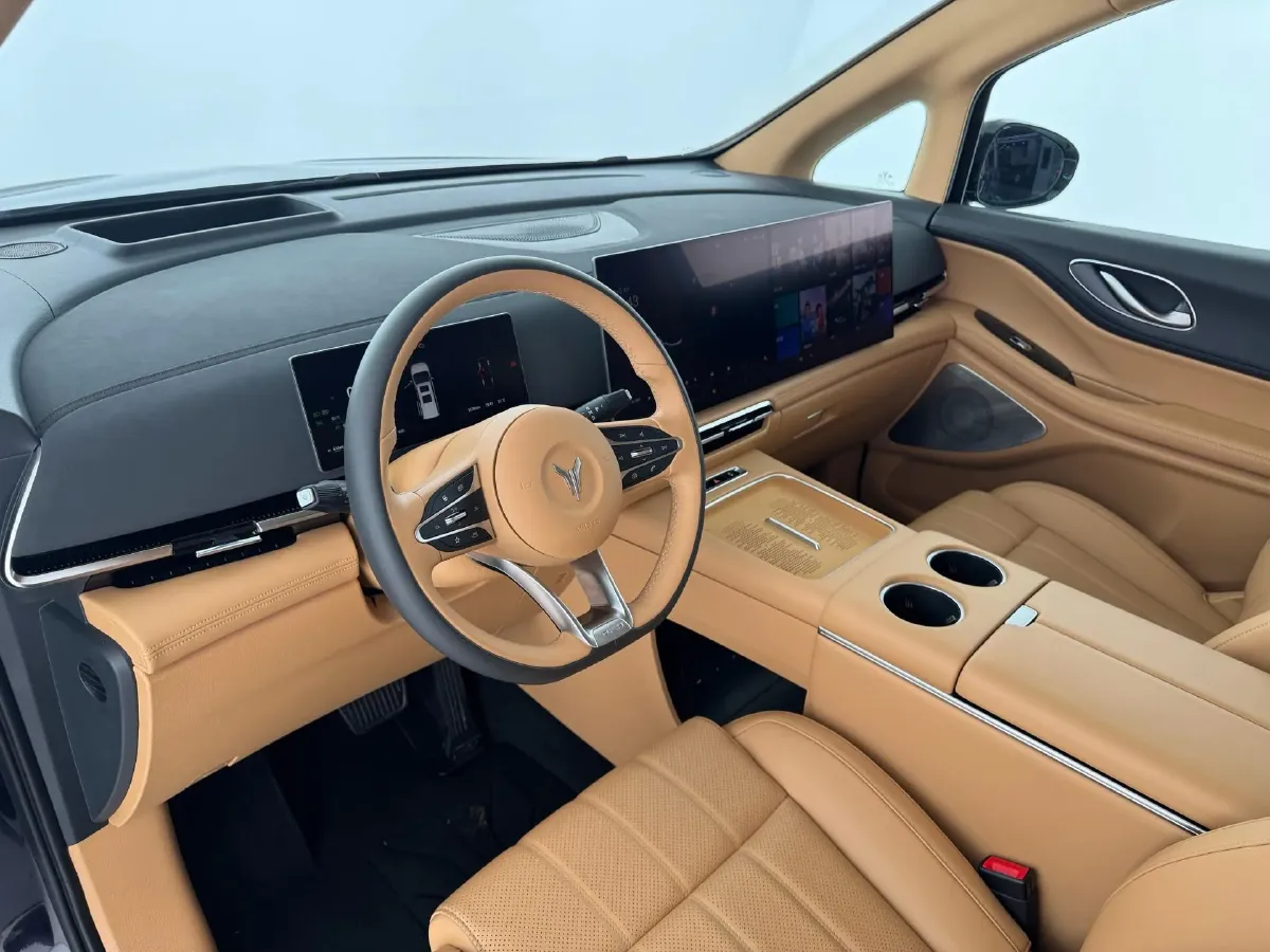 2025 Voyah Dream 1.5T 150HP L4 PHEV 41.7KWH,autocango,china used car exporter,china ev exporter,chinese used car exporter,chinese used ev exporter