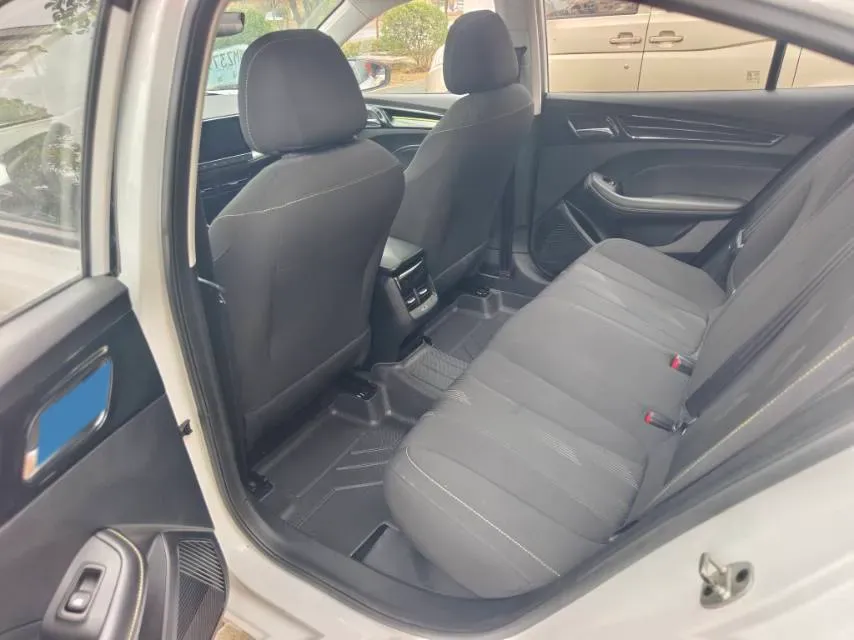 2021 Roewe i5 1.5L 120HP L4 CVT,autocango,china used car exporter,china ev exporter,chinese used car exporter,chinese used ev exporter