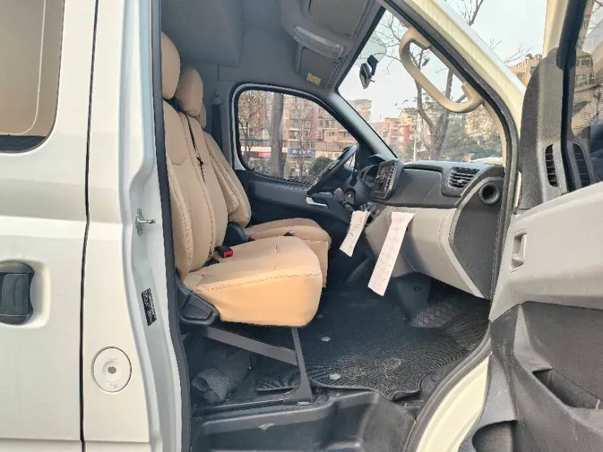 2021 MAXUS XinTu V80 2.0T 139HP L4 6MT,autocango,china used car exporter,china ev exporter,chinese used car exporter,chinese used ev exporter