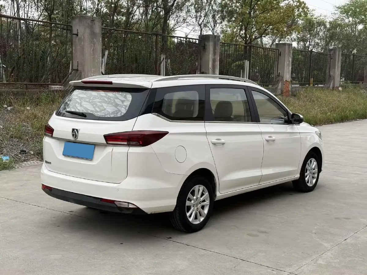 2019 BaoJun 530 1.5T 147HP L4 6MT,autocango,china used car exporter,china ev exporter,chinese used car exporter,chinese used ev exporter