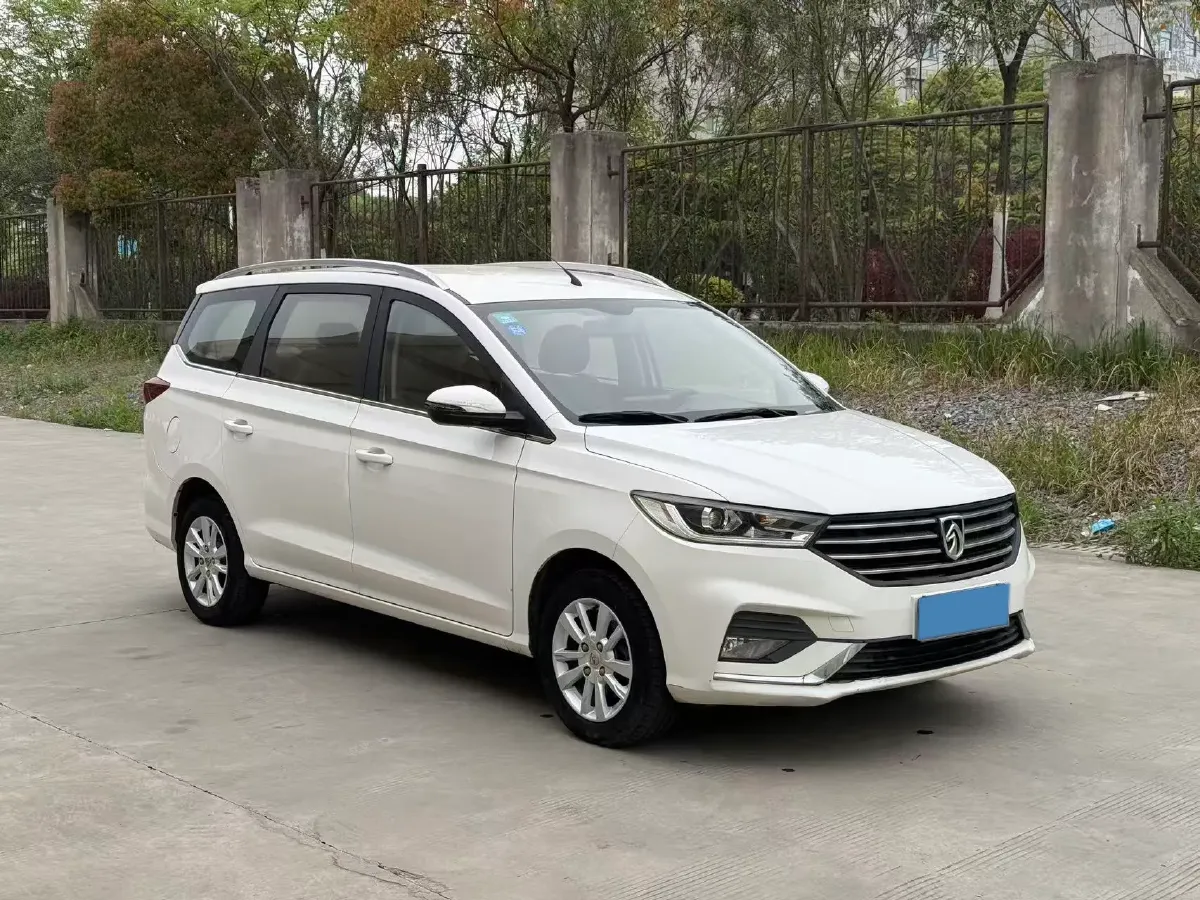 2019 BaoJun 530 1.5T 147HP L4 6MT,autocango,china used car exporter,china ev exporter,chinese used car exporter,chinese used ev exporter