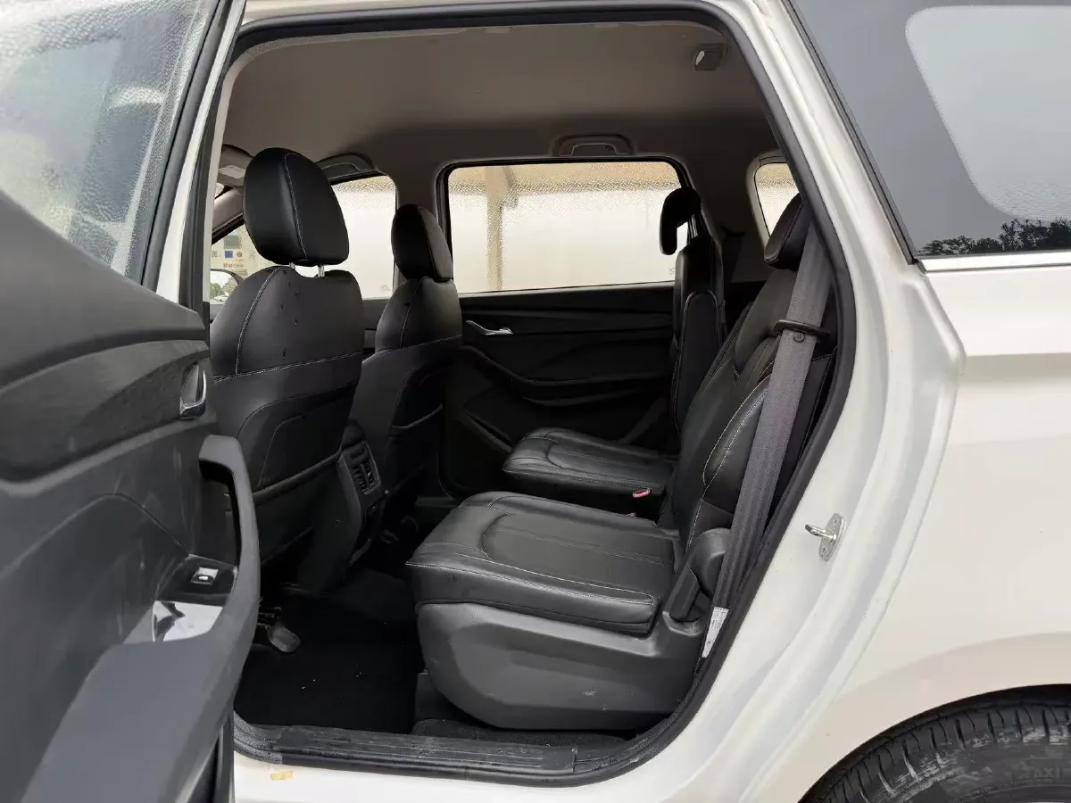 2019 BaoJun 530 1.5T 147HP L4 6MT,autocango,china used car exporter,china ev exporter,chinese used car exporter,chinese used ev exporter