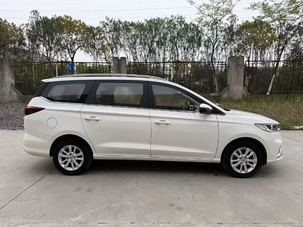 2019 BaoJun 530 1.5T 147HP L4 6MT,autocango,china used car exporter,china ev exporter,chinese used car exporter,chinese used ev exporter