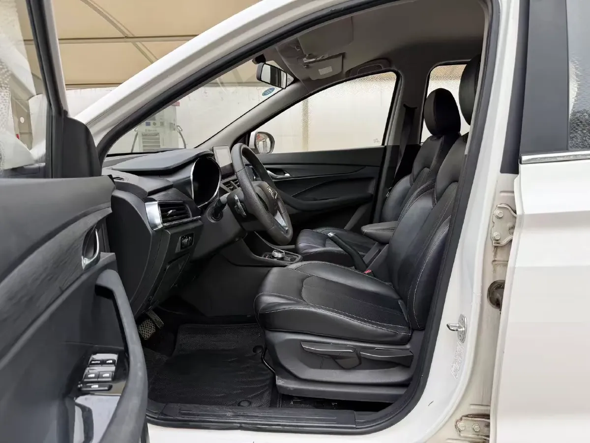 2019 BaoJun 530 1.5T 147HP L4 6MT,autocango,china used car exporter,china ev exporter,chinese used car exporter,chinese used ev exporter