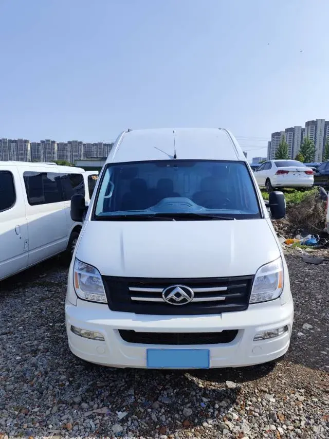 2023 MAXUS XinTu V80 2.0T 127HP L4 6MT,autocango,china used car exporter,china ev exporter,chinese used car exporter,chinese used ev exporter