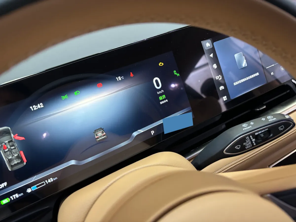 2024 Voyah Dream 1.5T 150HP L4 PHEV 43KWH,autocango,china used car exporter,china ev exporter,chinese used car exporter,chinese used ev exporter