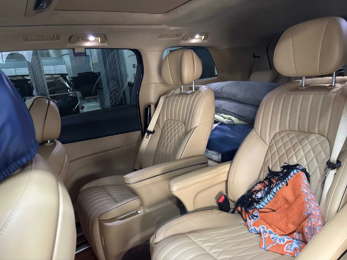 2024 Voyah Dream 1.5T 150HP L4 PHEV 43KWH,autocango,china used car exporter,china ev exporter,chinese used car exporter,chinese used ev exporter