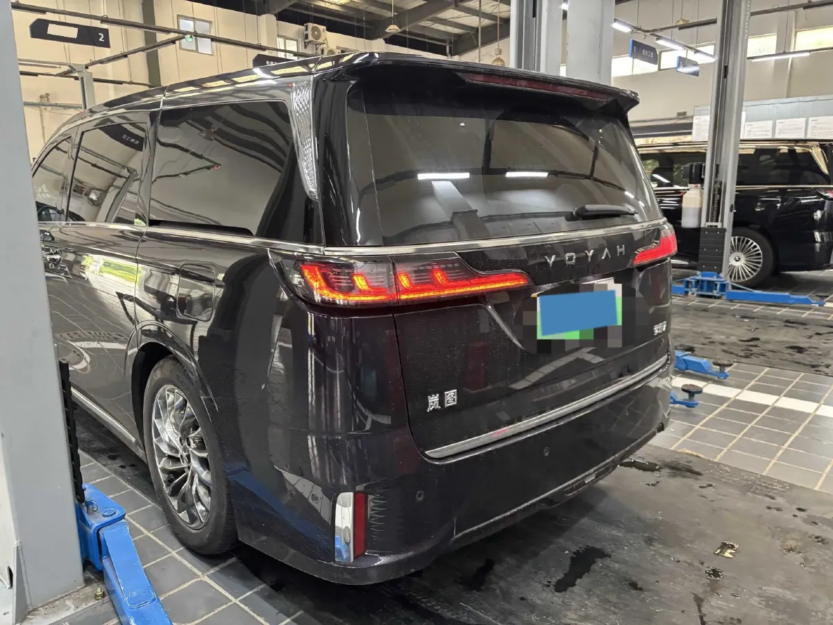 2024 Voyah Dream 1.5T 150HP L4 PHEV 43KWH,autocango,china used car exporter,china ev exporter,chinese used car exporter,chinese used ev exporter