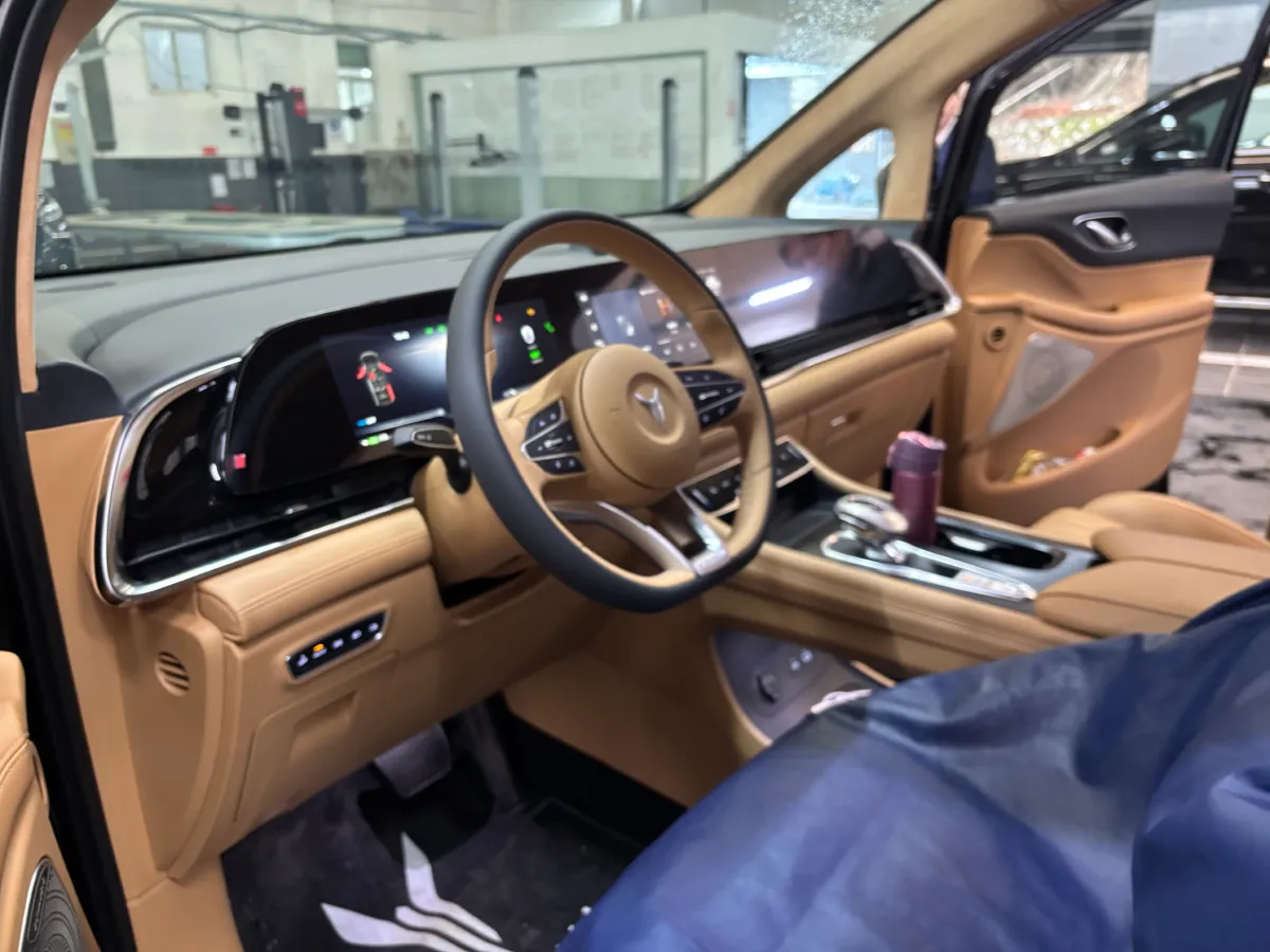 2024 Voyah Dream 1.5T 150HP L4 PHEV 43KWH,autocango,china used car exporter,china ev exporter,chinese used car exporter,chinese used ev exporter