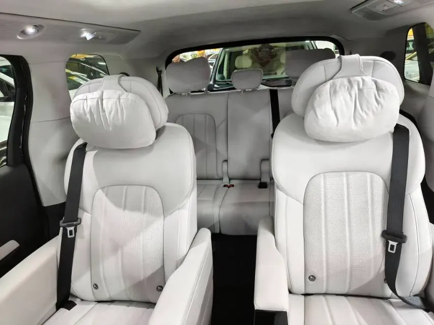 2025 Voyah Dream 1.5T 150HP L4 PHEV 41.7KWH,autocango,china used car exporter,china ev exporter,chinese used car exporter,chinese used ev exporter