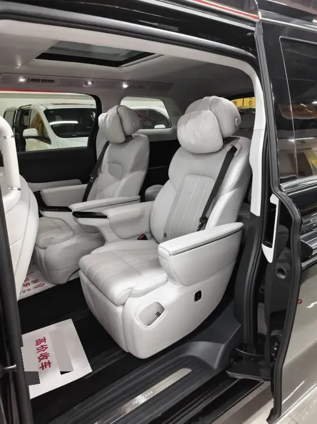 2025 Voyah Dream 1.5T 150HP L4 PHEV 41.7KWH,autocango,china used car exporter,china ev exporter,chinese used car exporter,chinese used ev exporter