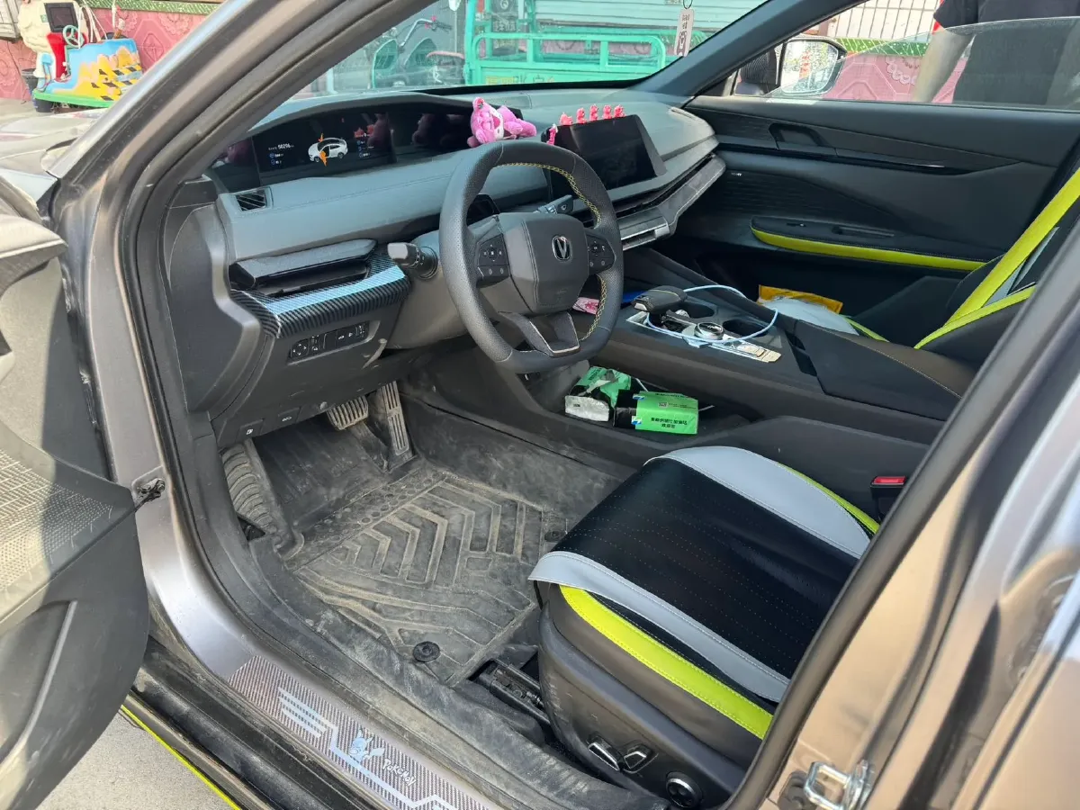 2022 ChangAn UNI-V 2.0T 233HP L4 8AT,autocango,china used car exporter,china ev exporter,chinese used car exporter,chinese used ev exporter