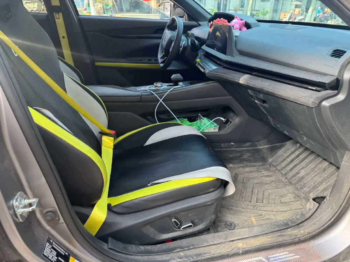 2022 ChangAn UNI-V 2.0T 233HP L4 8AT,autocango,china used car exporter,china ev exporter,chinese used car exporter,chinese used ev exporter