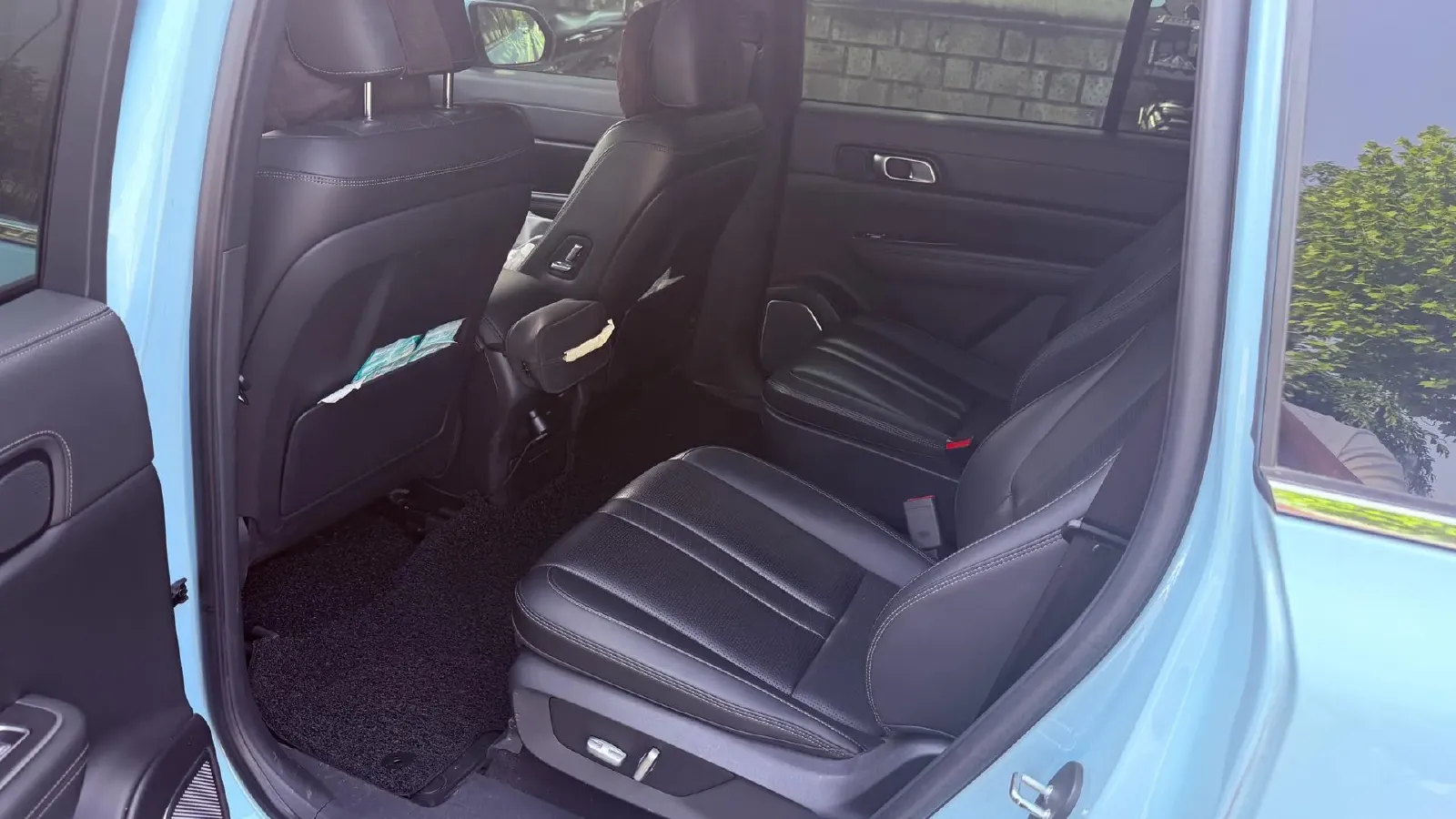 2020 Li ONE Range Extended 131HP REEV 40.5KWH,autocango,china used car exporter,china ev exporter,chinese used car exporter,chinese used ev exporter