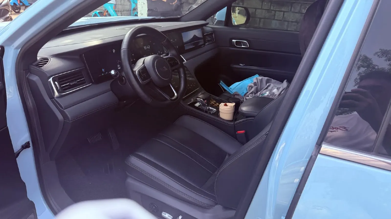 2020 Li ONE Range Extended 131HP REEV 40.5KWH,autocango,china used car exporter,china ev exporter,chinese used car exporter,chinese used ev exporter