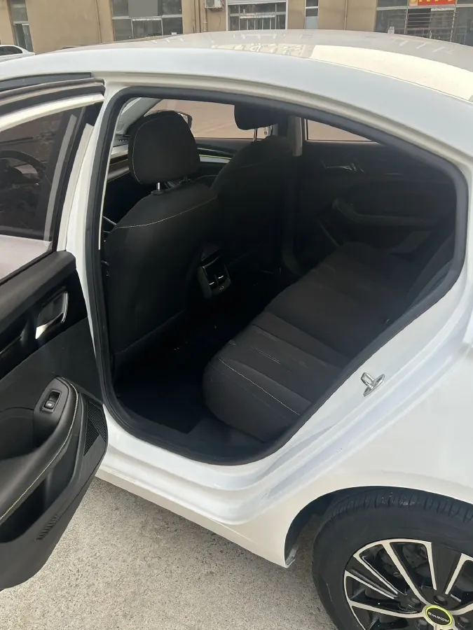 2021 Roewe i5 1.5L 120HP L4 CVT,autocango,china used car exporter,china ev exporter,chinese used car exporter,chinese used ev exporter