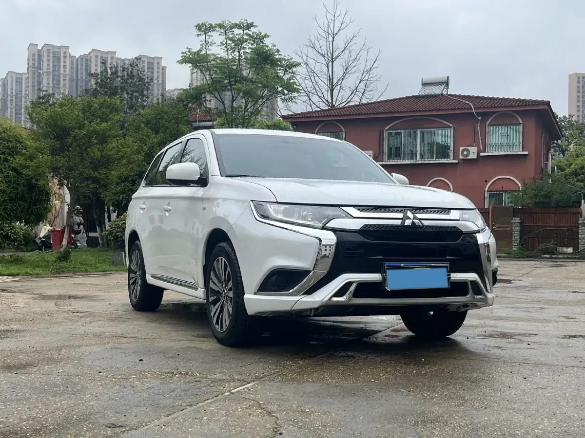2021 Mitsubishi Outlander 2.0L 166HP L4 CVT,autocango,china used car exporter,china ev exporter,chinese used car exporter,chinese used ev exporter