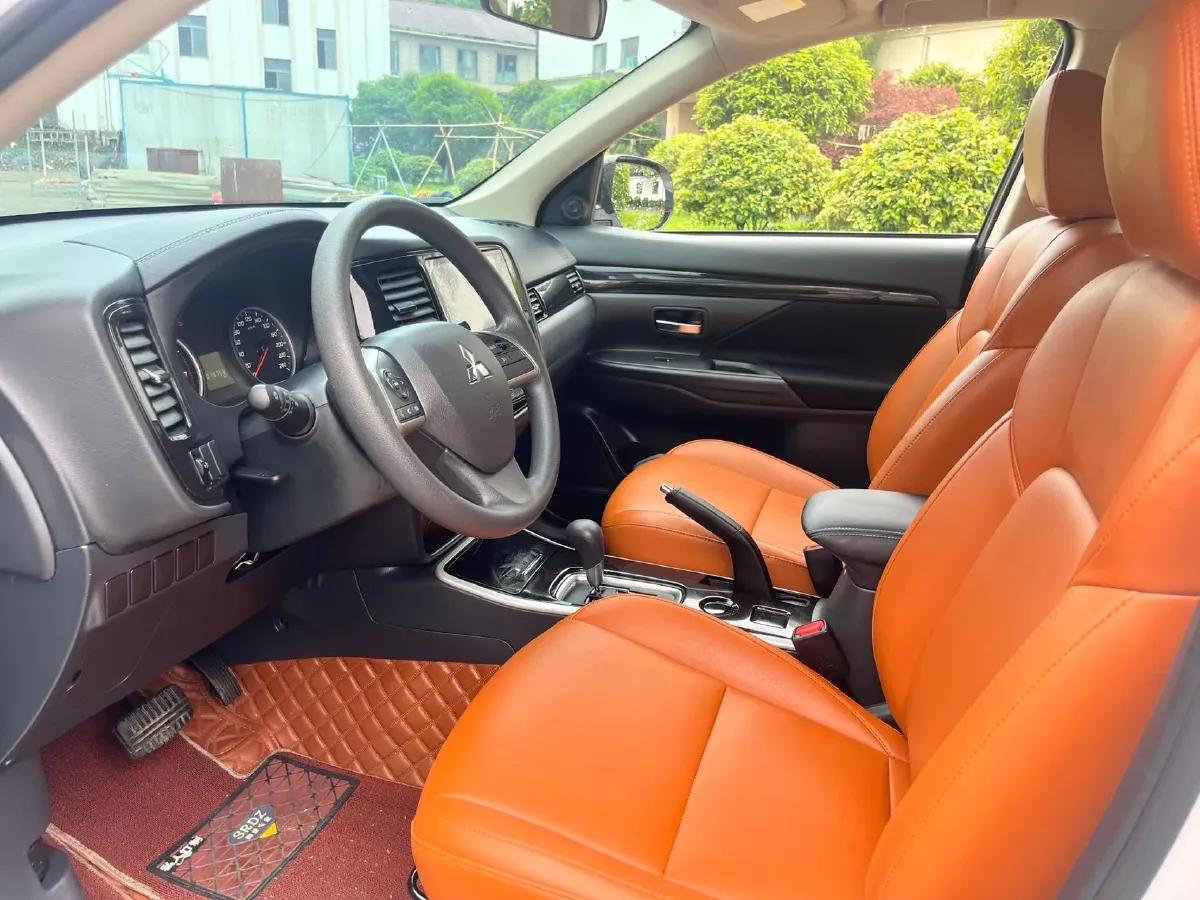 2021 Mitsubishi Outlander 2.0L 166HP L4 CVT,autocango,china used car exporter,china ev exporter,chinese used car exporter,chinese used ev exporter