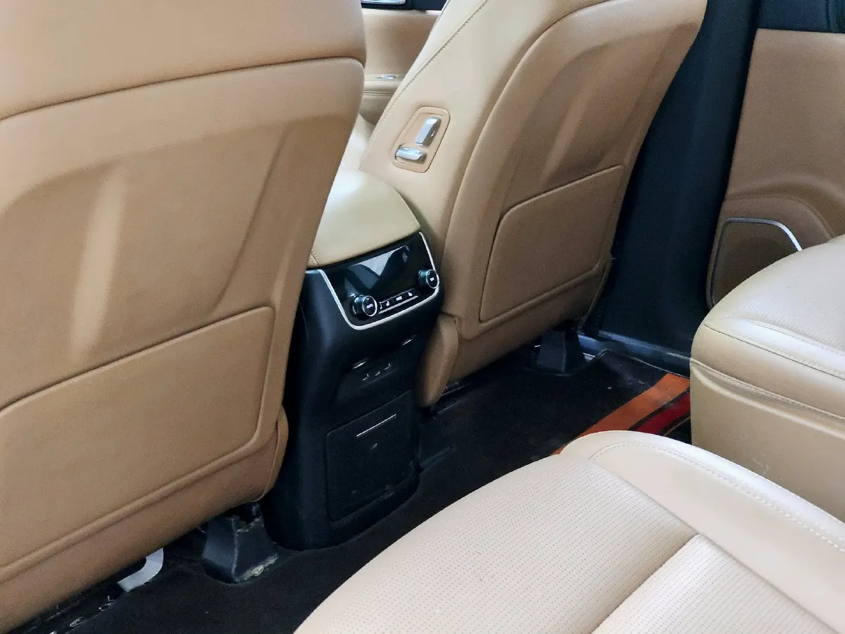 2021 Li ONE Range Extended 131HP REEV 40.5KWH,autocango,china used car exporter,china ev exporter,chinese used car exporter,chinese used ev exporter