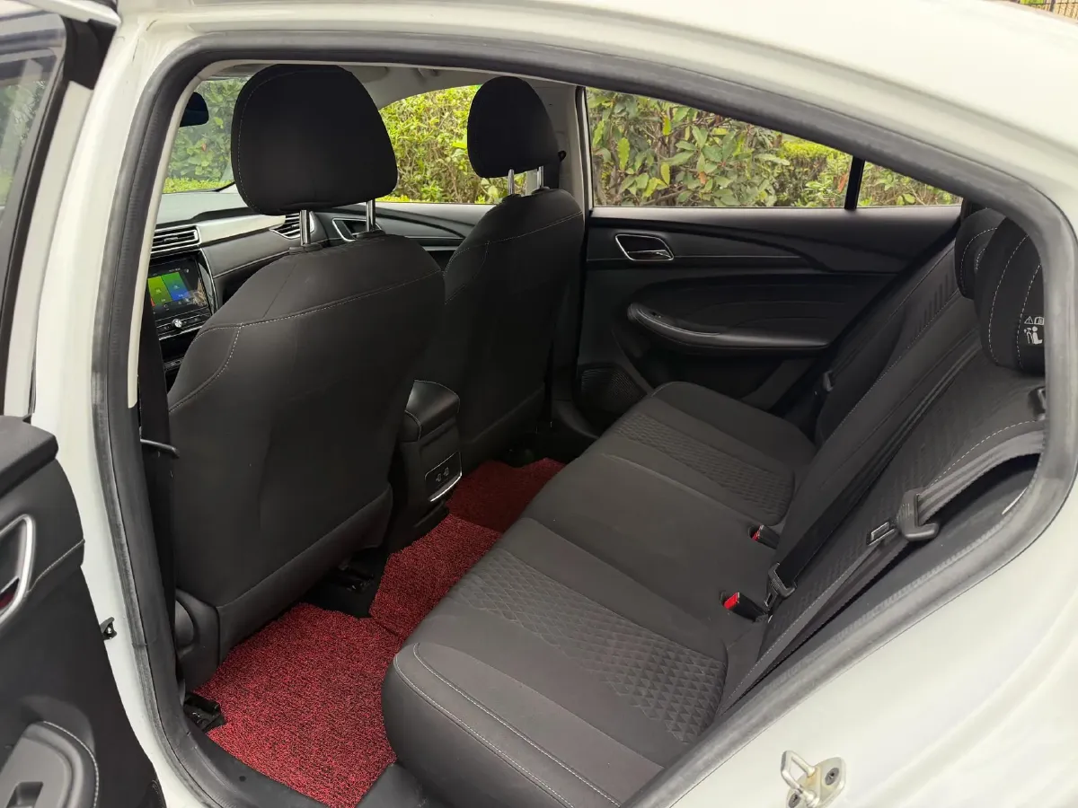 2020 Roewe i5 1.5L 120HP L4 CVT,autocango,china used car exporter,china ev exporter,chinese used car exporter,chinese used ev exporter