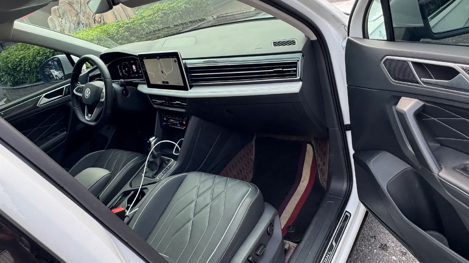 2024 Volkswagen Tiguan L 2.0T 186HP L4 7DCT,autocango,china used car exporter,china ev exporter,chinese used car exporter,chinese used ev exporter