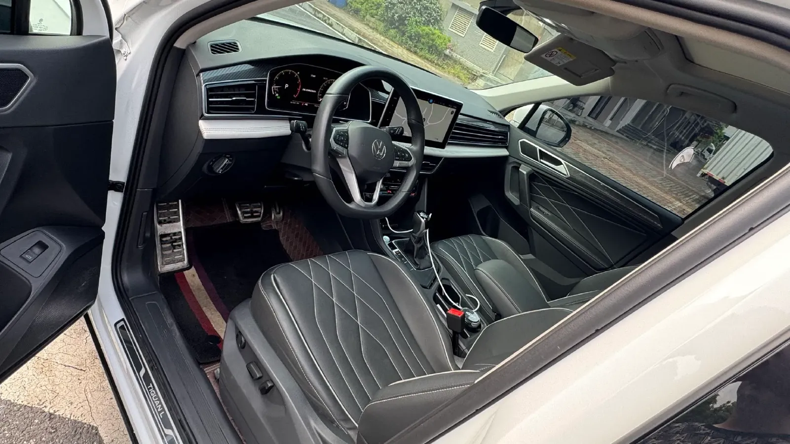 2024 Volkswagen Tiguan L 2.0T 186HP L4 7DCT,autocango,china used car exporter,china ev exporter,chinese used car exporter,chinese used ev exporter