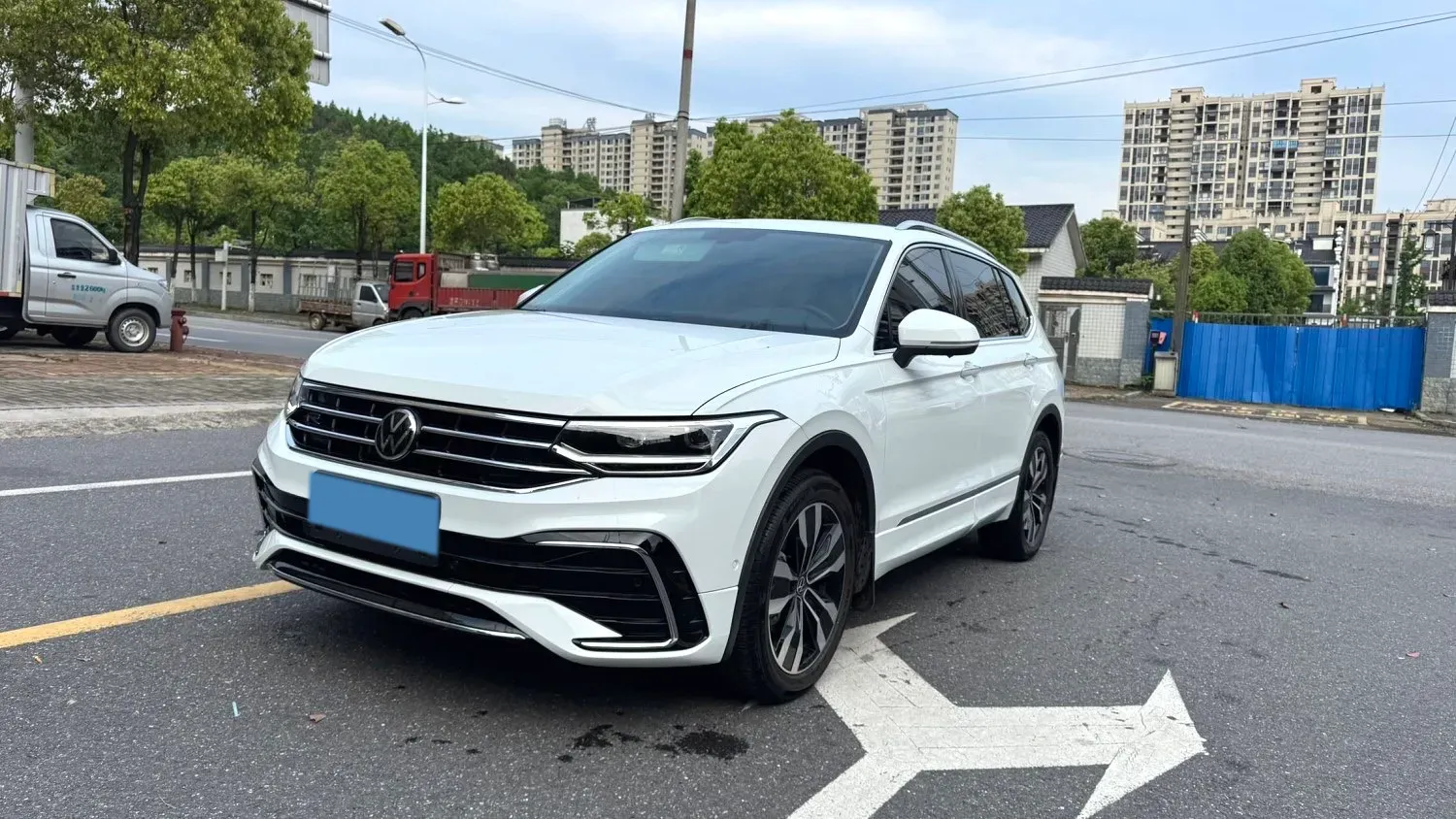 2024 Volkswagen Tiguan L 2.0T 186HP L4 7DCT,autocango,china used car exporter,china ev exporter,chinese used car exporter,chinese used ev exporter