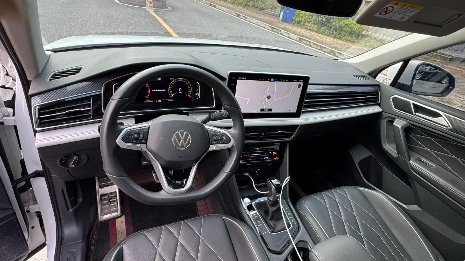 2024 Volkswagen Tiguan L 2.0T 186HP L4 7DCT,autocango,china used car exporter,china ev exporter,chinese used car exporter,chinese used ev exporter