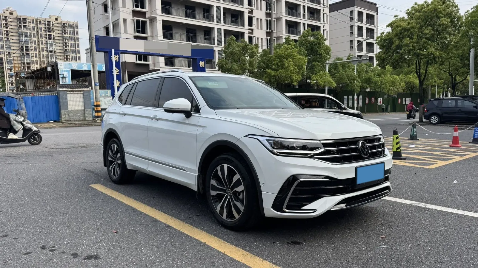 2024 Volkswagen Tiguan L 2.0T 186HP L4 7DCT,autocango,china used car exporter,china ev exporter,chinese used car exporter,chinese used ev exporter