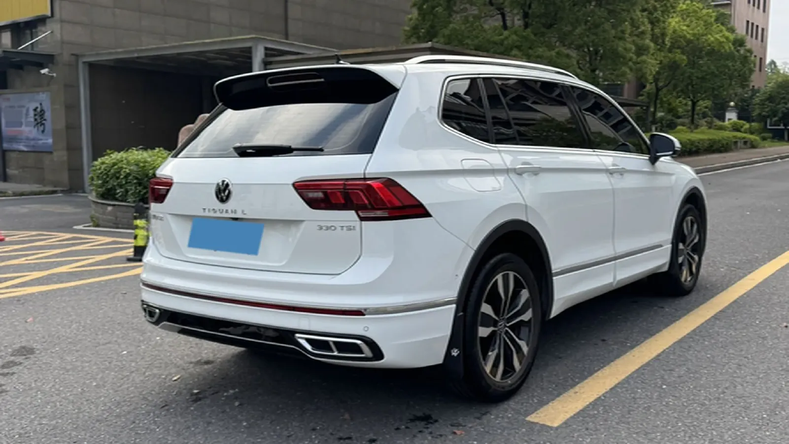 2024 Volkswagen Tiguan L 2.0T 186HP L4 7DCT,autocango,china used car exporter,china ev exporter,chinese used car exporter,chinese used ev exporter