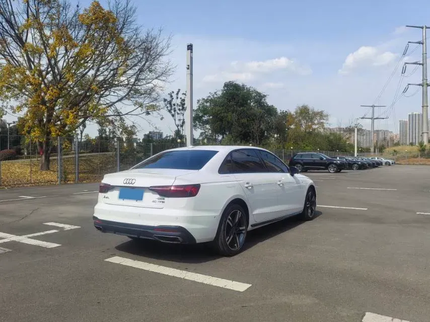 2022 Audi A4L 2.0T 190HP L4 7DCT,autocango,china used car exporter,china ev exporter,chinese used car exporter,chinese used ev exporter