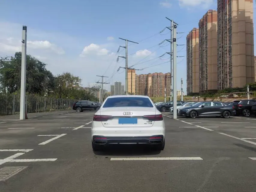 2022 Audi A4L 2.0T 190HP L4 7DCT,autocango,china used car exporter,china ev exporter,chinese used car exporter,chinese used ev exporter