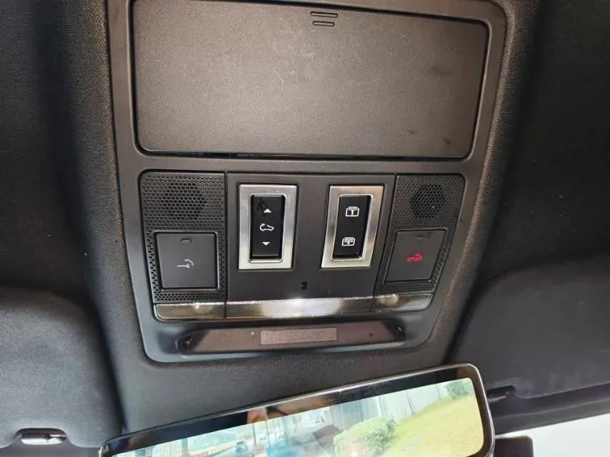 2021 Land Rover Defender 3.0T 400HP L6 8AT,autocango,china used car exporter,china ev exporter,chinese used car exporter,chinese used ev exporter