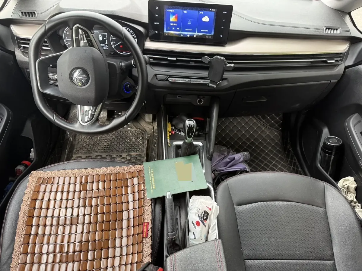 2022 Livan X3 PRO 1.5L 113HP L4 5MT,autocango,china used car exporter,china ev exporter,chinese used car exporter,chinese used ev exporter