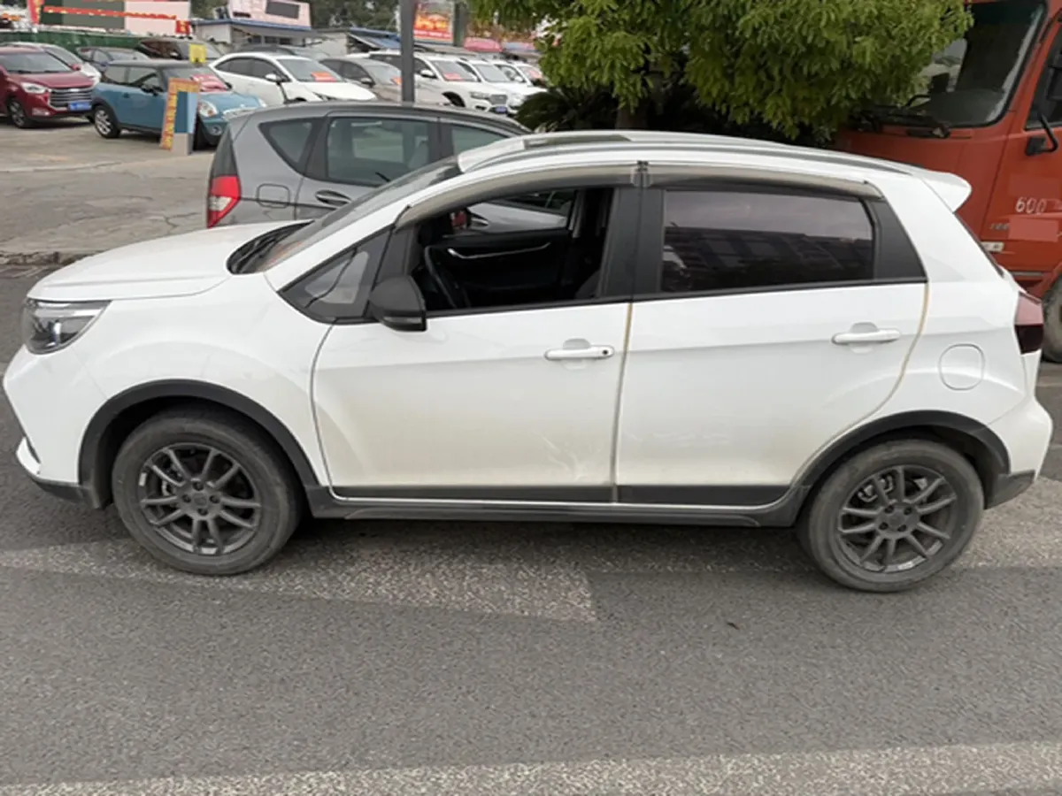 2022 Livan X3 PRO 1.5L 113HP L4 5MT,autocango,china used car exporter,china ev exporter,chinese used car exporter,chinese used ev exporter