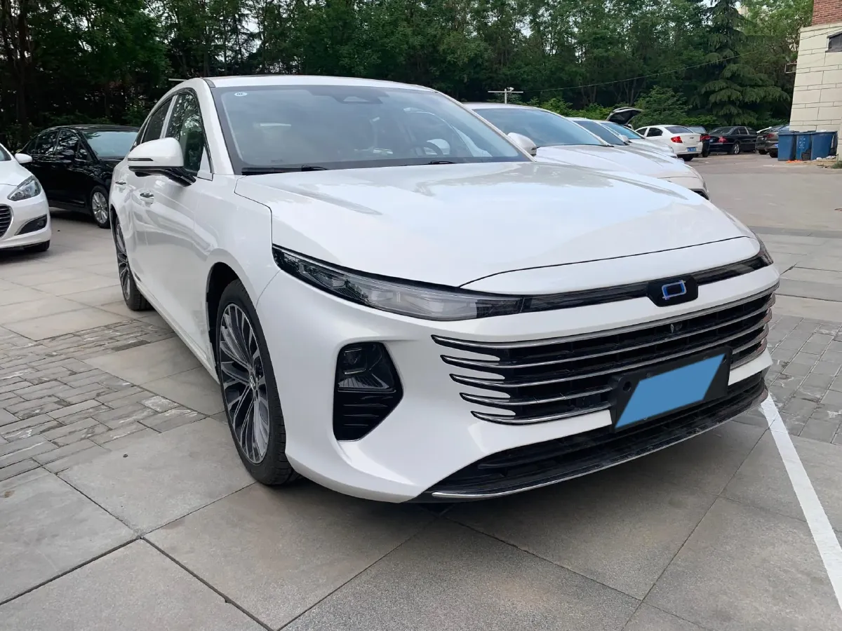 2024 Bestune B70 2.0T 224HP L4 6AT,autocango,china used car exporter,china ev exporter,chinese used car exporter,chinese used ev exporter