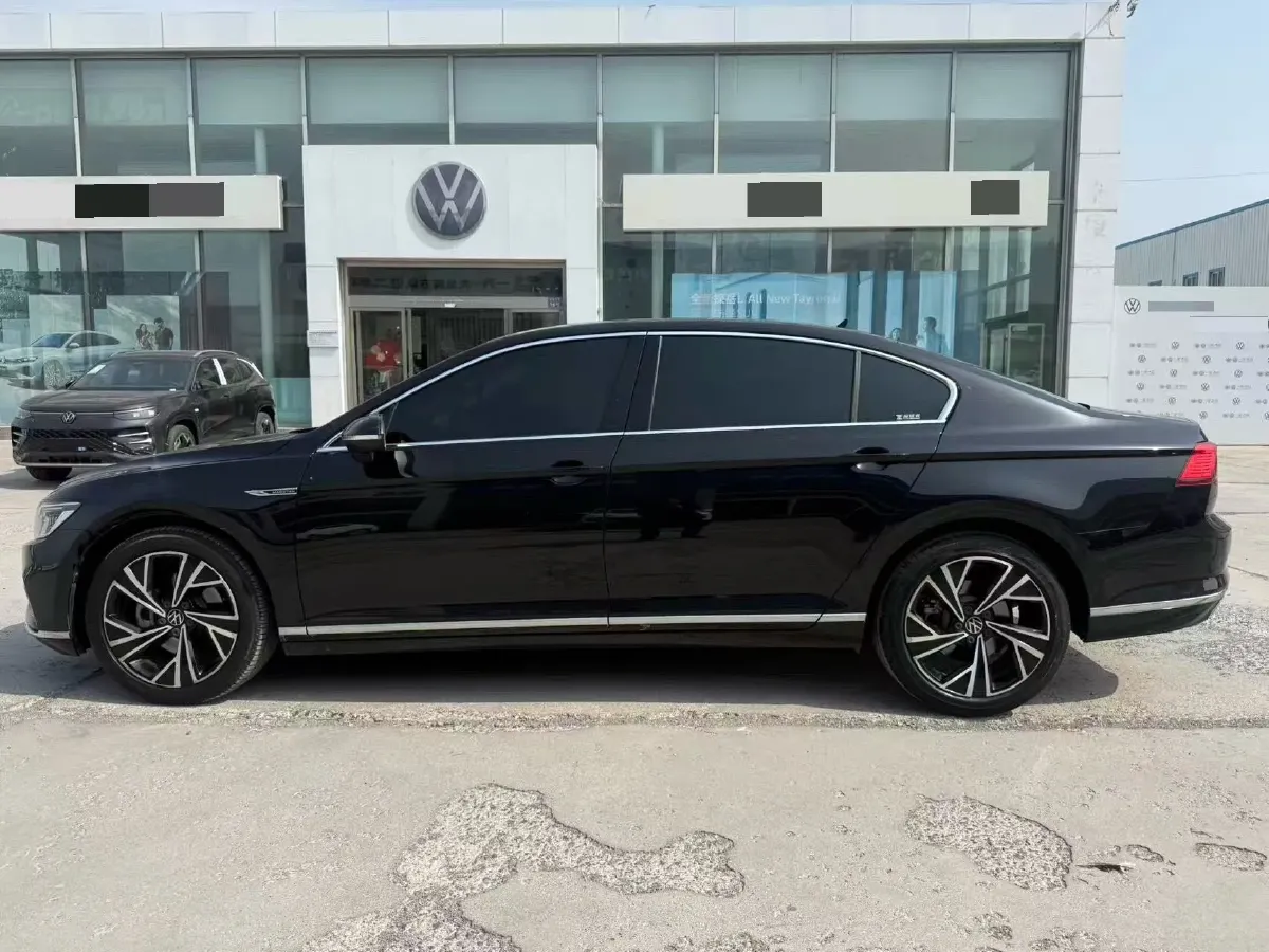 2020 Volkswagen Magotan 2.0T 186HP L4 7DCT,autocango,china used car exporter,china ev exporter,chinese used car exporter,chinese used ev exporter