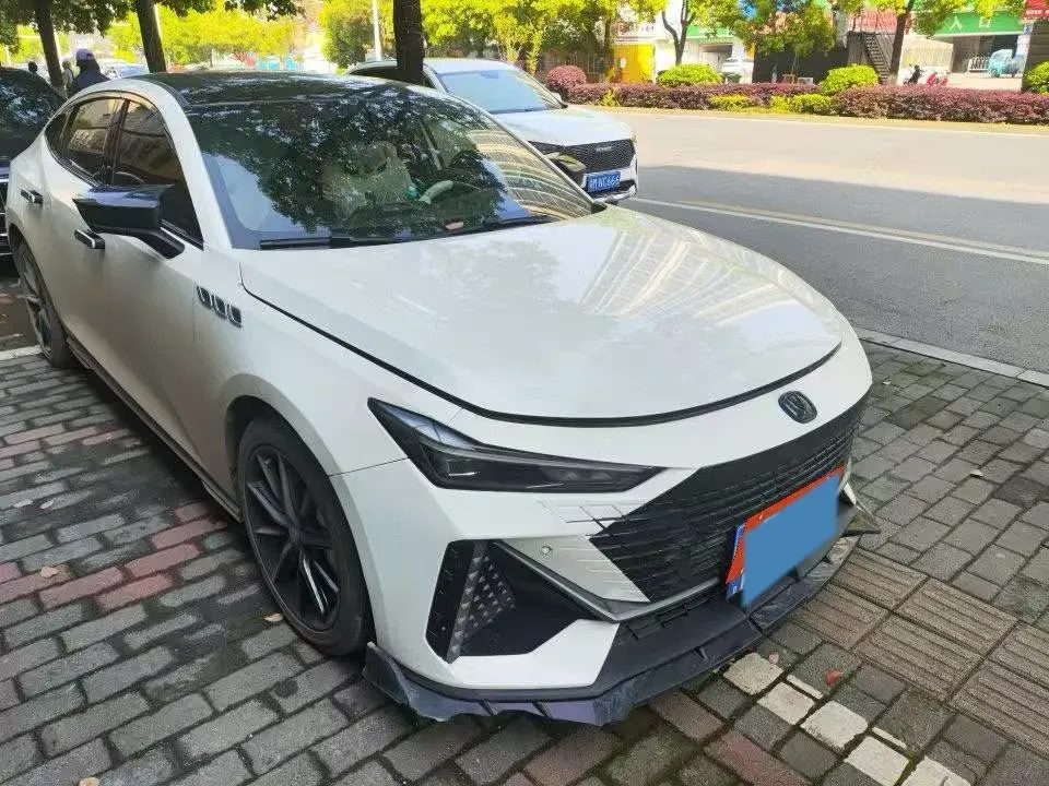 2022 ChangAn UNI-V 1.5T 188HP L4 7DCT,autocango,china used car exporter,china ev exporter,chinese used car exporter,chinese used ev exporter